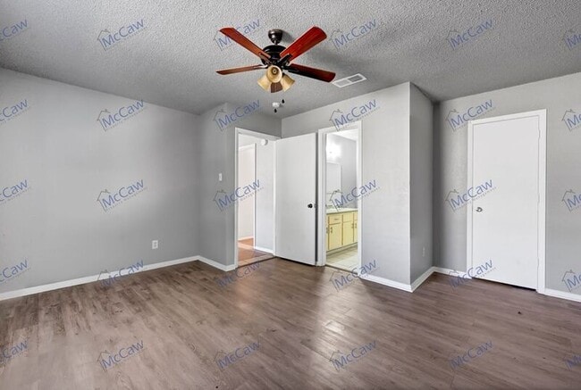 Building Photo - 409 Rockcrest Dr