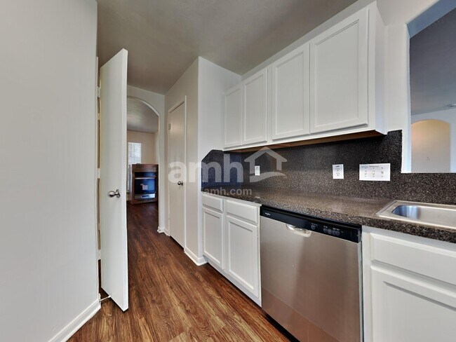 Building Photo - 2602 Daryns Landing Dr