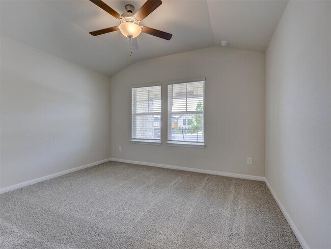 Building Photo - 116 Greenspire Ln