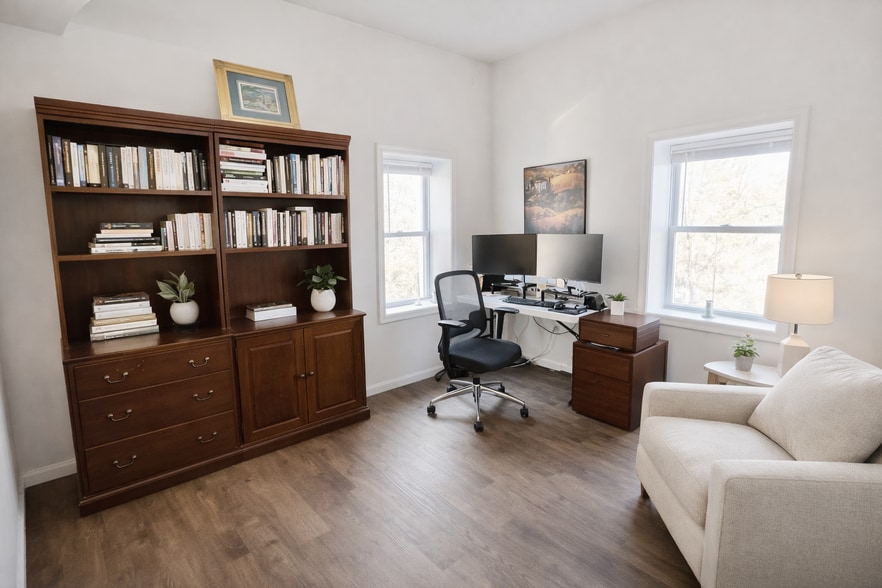 Bedroom/Office - 18417 York Rd