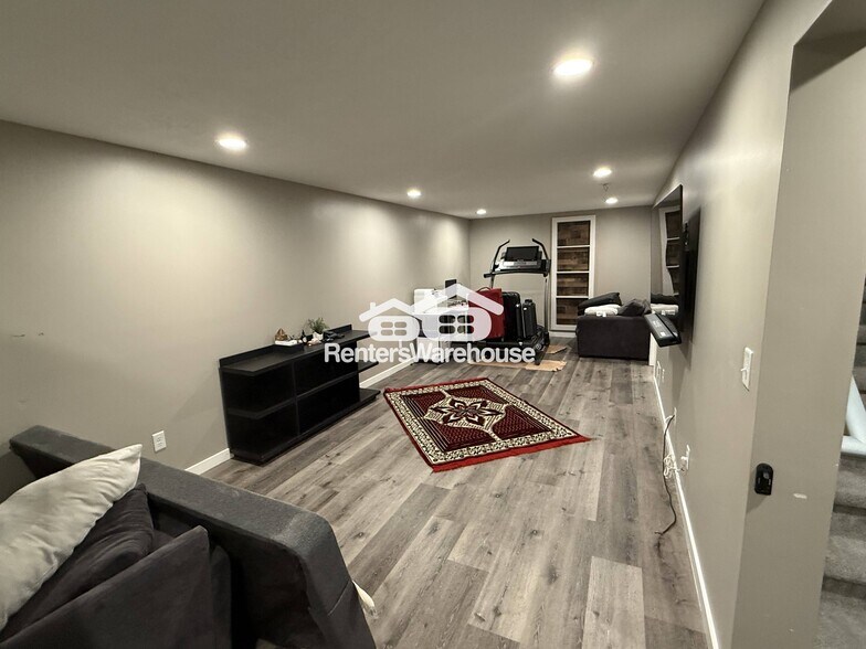 Building Photo - 115 Craig Way NE