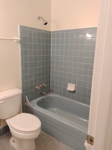 Building Photo - 2537 Chris Ct