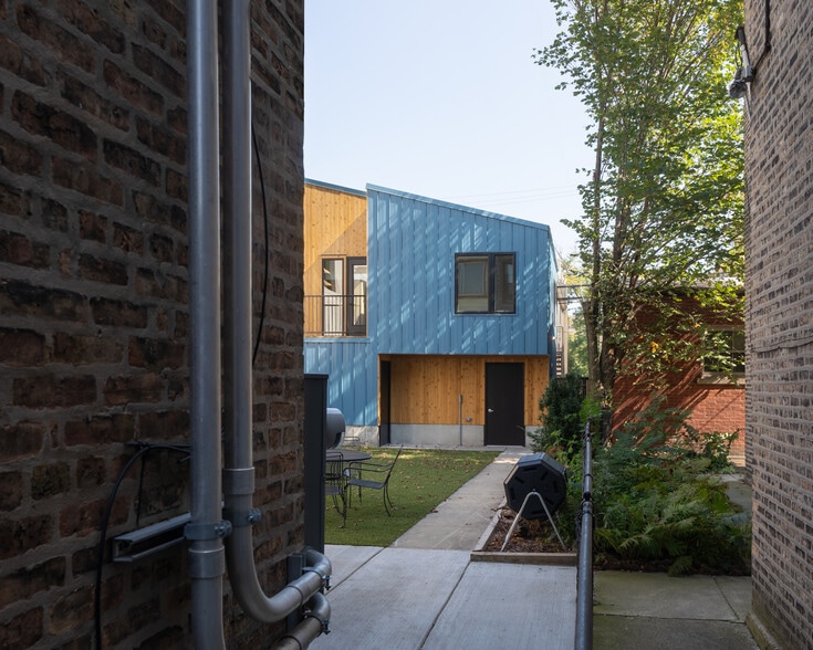 Building Photo - 4113 N Ashland Ave