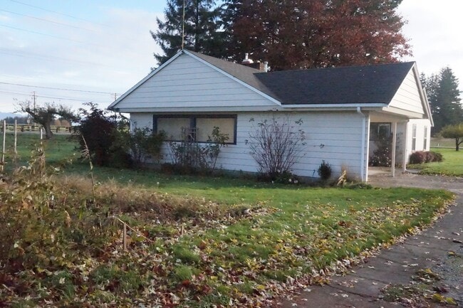 Building Photo - Large lot with room for a garden