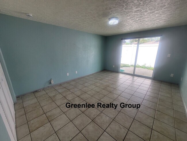 Building Photo - Cute 1/1 Apartment with Tile Floors & Private Patio!!