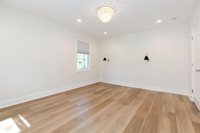 Building Photo - 25903 Pembroke Ave