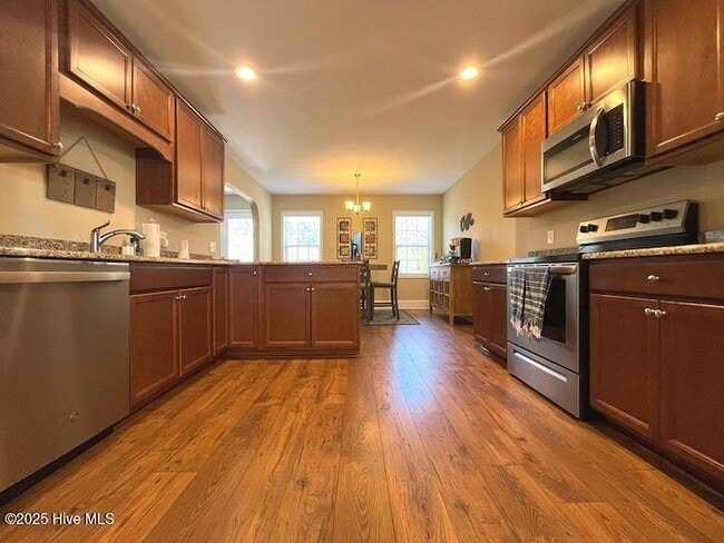 Building Photo - 225 Savannah Garden Dr