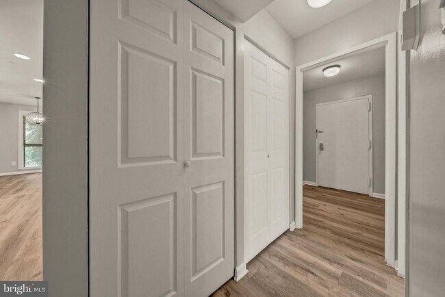 Building Photo - 2045 Royal Fern Ct