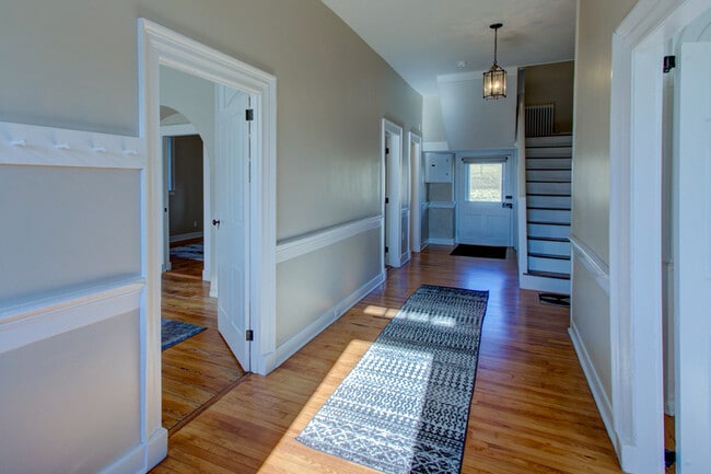 Building Photo - 796 Long Ln