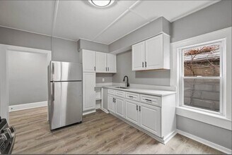 Building Photo - 6 Monteleone Pl