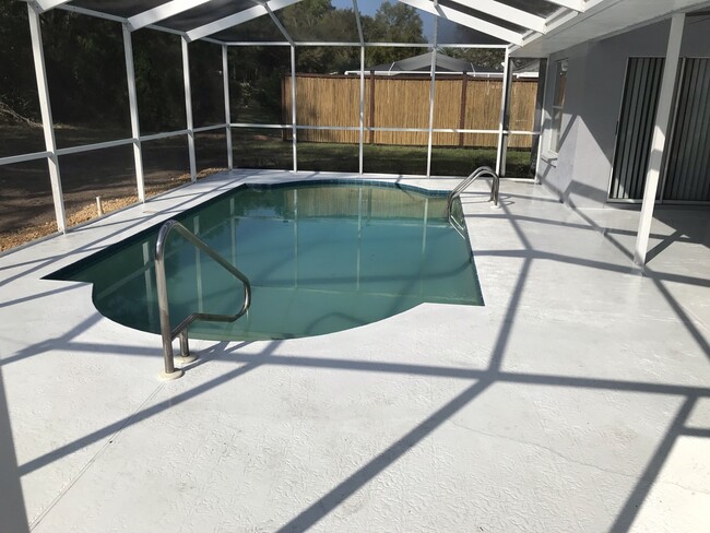 Building Photo - 5592 W Woodside Dr