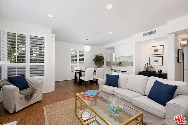 Building Photo - 12115 San Vicente Blvd