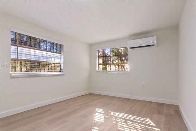 Building Photo - 218 SW 6th Ave