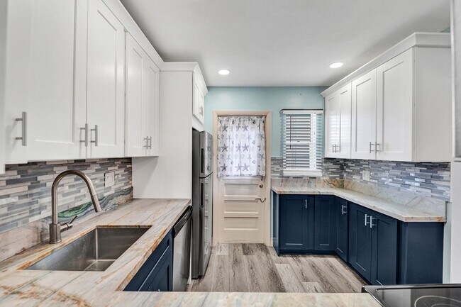Building Photo - 2430 SW 81st Ave