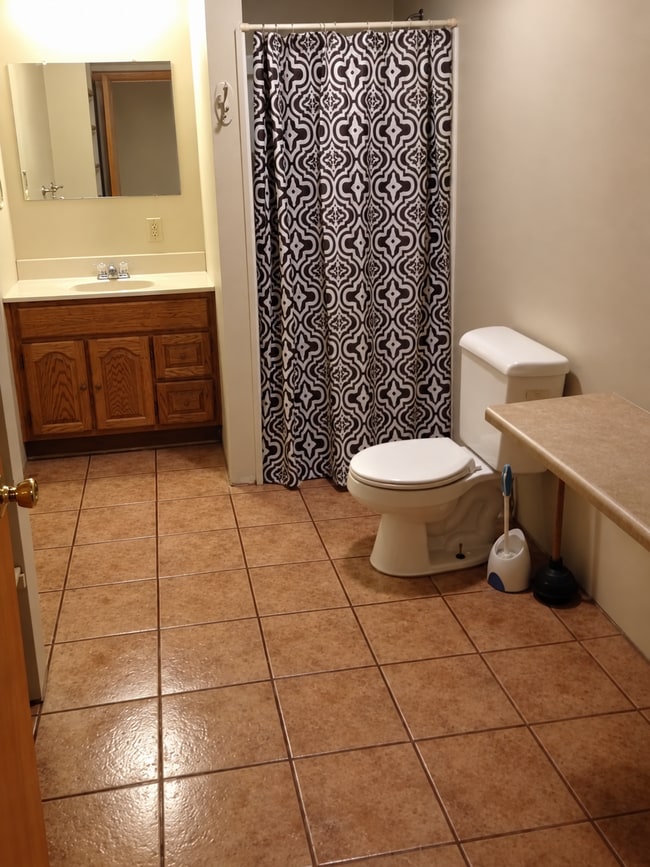 Building Photo - 4 Bedroom Student Rental Near UW-Eau Claire