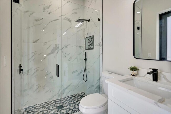 Building Photo - 212 Fairway Rd