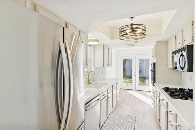 Building Photo - 525 W 30th St