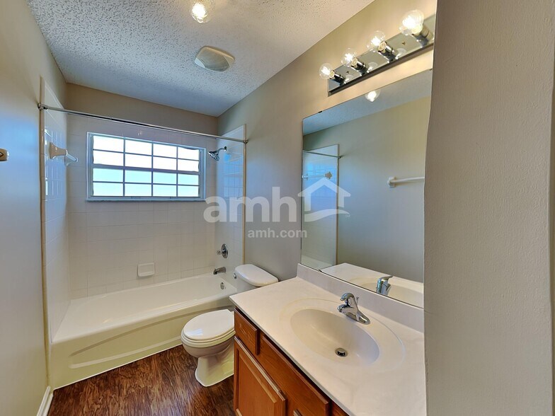 Building Photo - 468 Hillside Dr