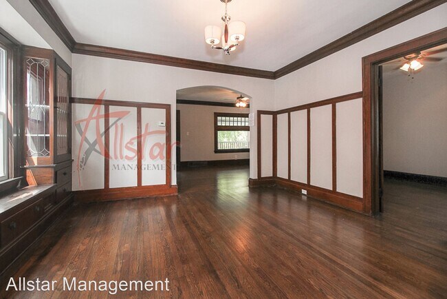 Building Photo - 2 br, 1 bath House - 1335 W 91st (up)