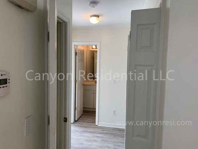 Building Photo - Recently Renovated!! Beautiful 2 bedroom with den!!