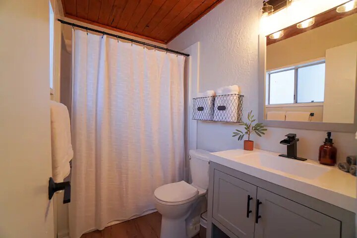 Building Photo - 405 Holmes Ln