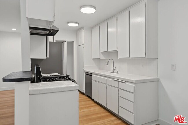 Building Photo - 16169 Sunset Blvd