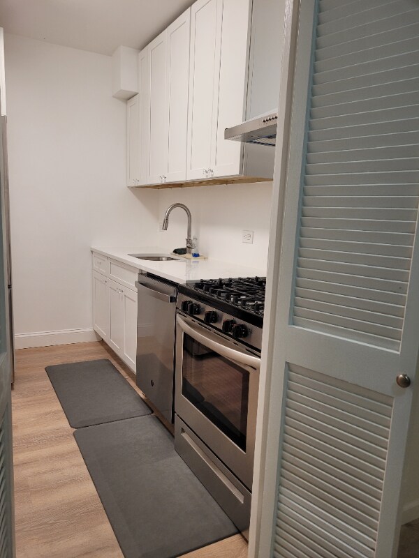 Building Photo - 45 River Dr S