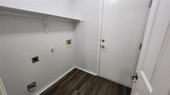 Building Photo - 12805 Sky Harbor Dr