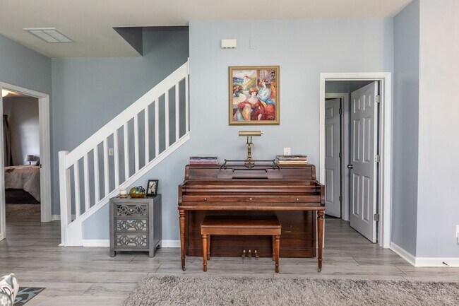 Building Photo - 3 Bedroom 2.5 Bath Townhouse in Grand Oaks...