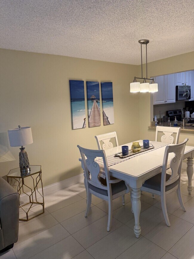 Building Photo - 207 Tropic Isle Dr