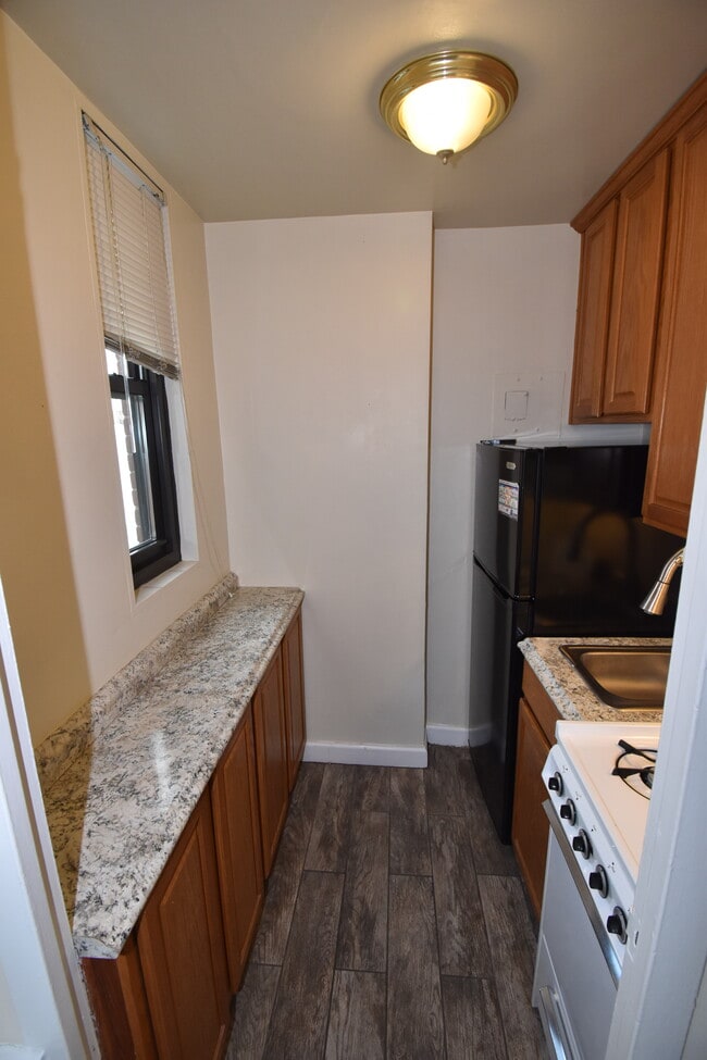 Building Photo - River Place #714-E