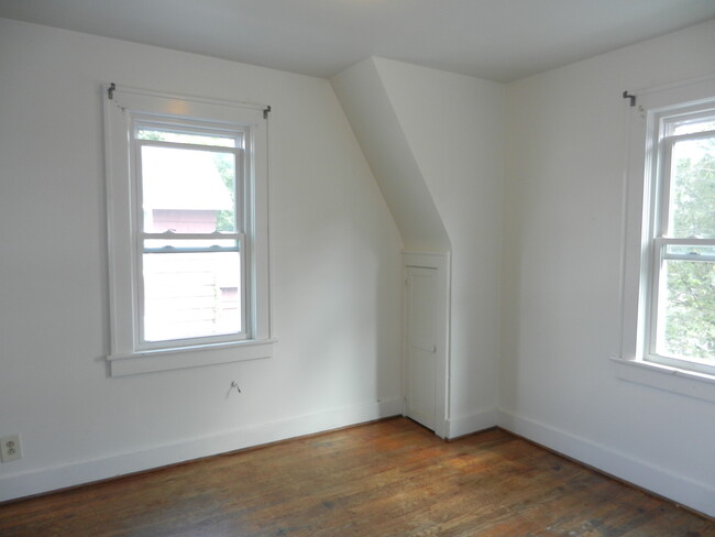 Bedroom 2, w/ceiling fan - 219 W Locust St