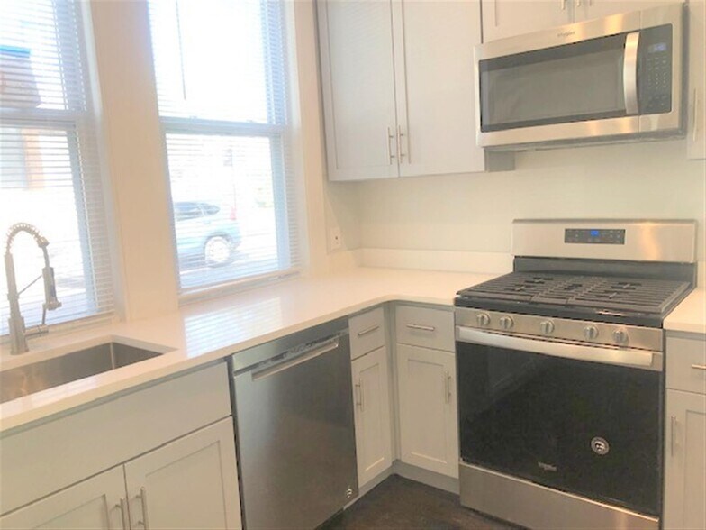 Building Photo - 75 Kinnaird St