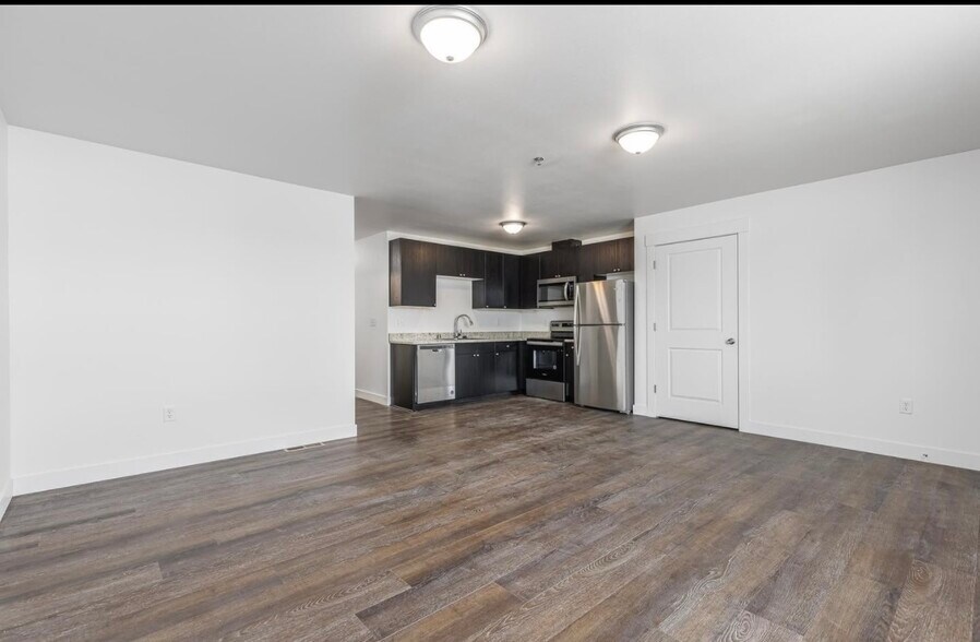 Building Photo - 485 S 38th Ave
