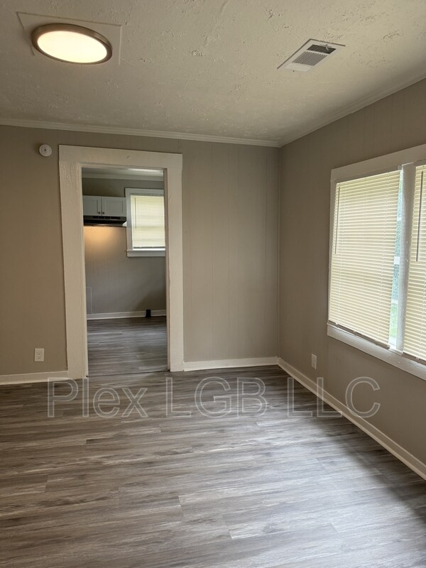 Building Photo - 106 Oak Ln