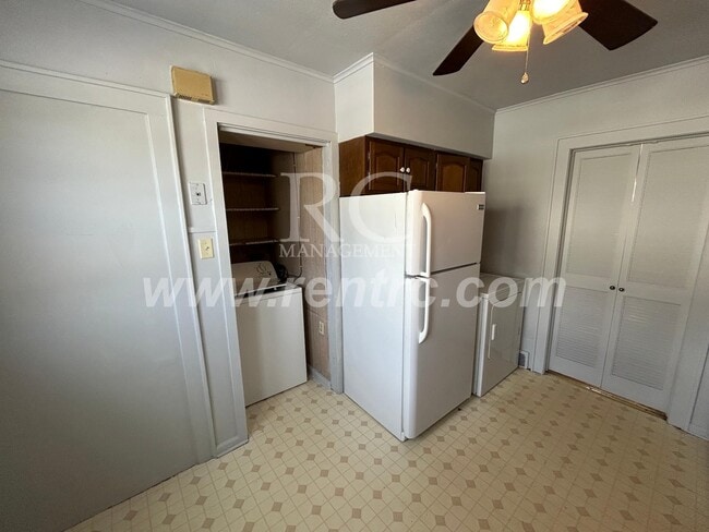 Building Photo - 1202 Walnut-