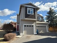 Building Photo - FANTASTIC 3 BEDROOM AND 2.5 BATHROOM TOWNHOUSE IN REDMOND!