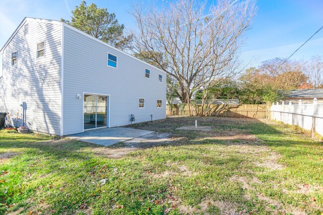 Building Photo - Spacious Home Near Bow Creek & Lynnhaven Mall