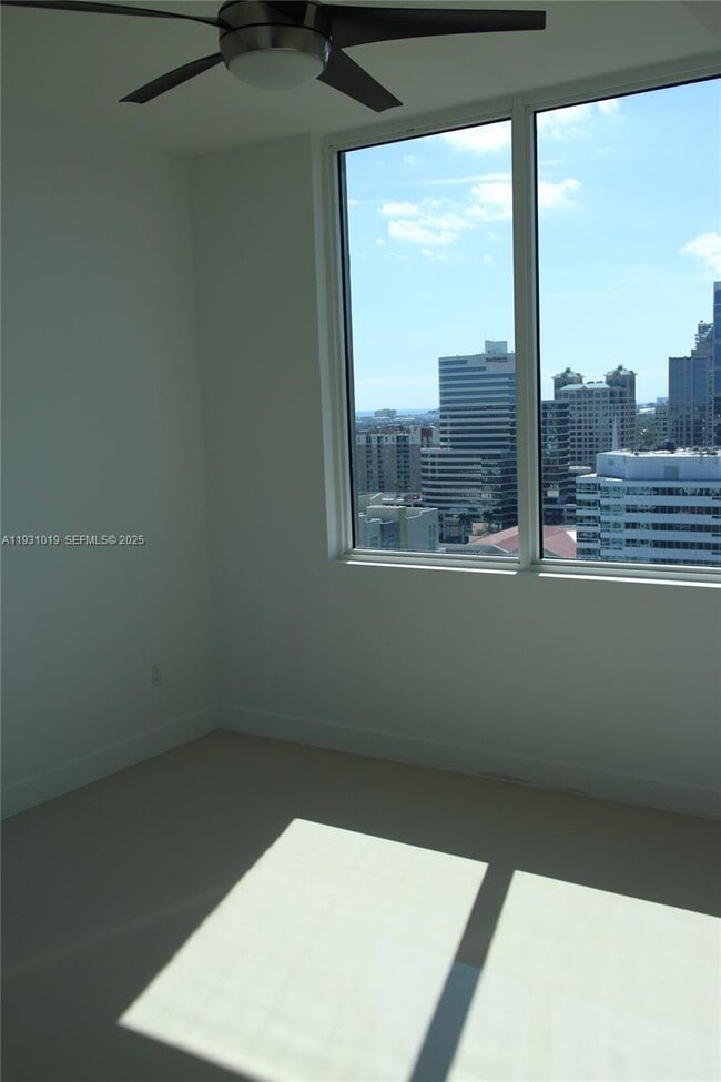 Building Photo - 315 NE 3rd Ave