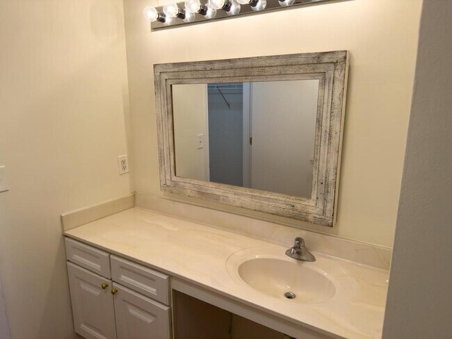 Building Photo - 858 Nittany Ct