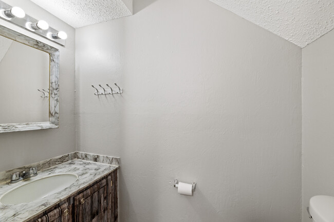 Building Photo - 7145 Fair Oaks Ave