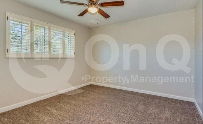 Building Photo - 2502 E Sahuaro Dr