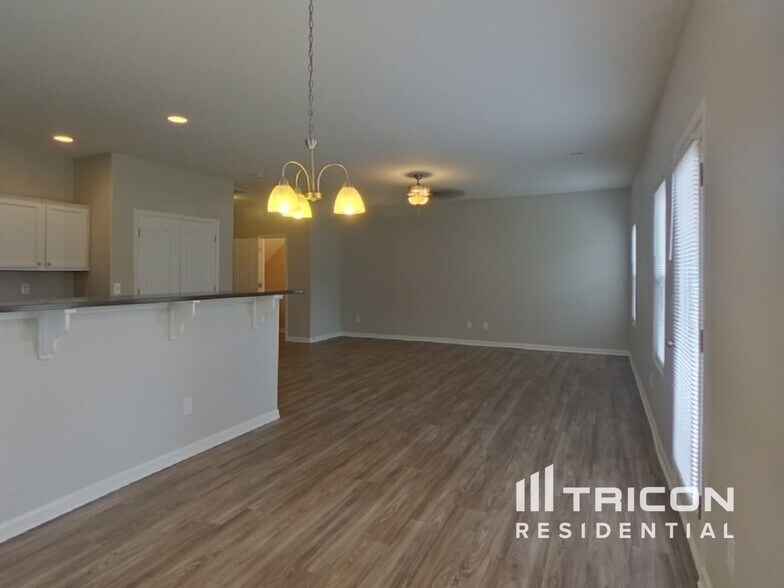 Building Photo - 1134 Blue Topaz Dr