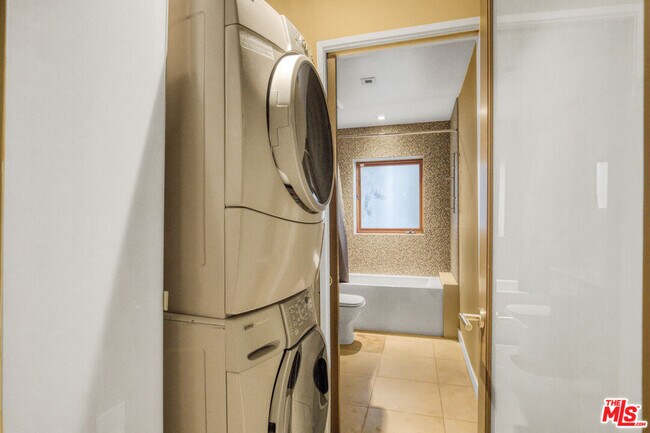 Building Photo - 1929 N Curson Ave