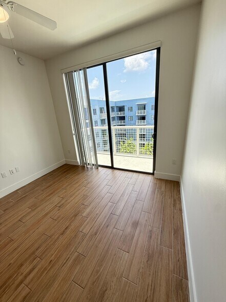 Building Photo - 2122 NE 170th St