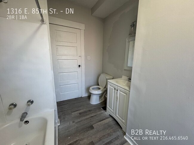 Building Photo - Charming 2-Bedroom Property in Prime Location