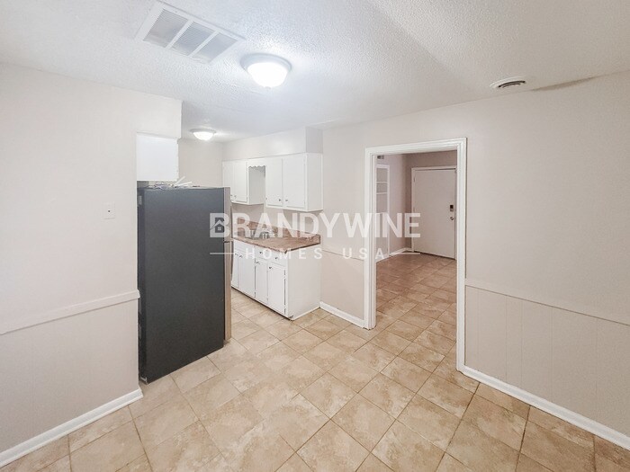 Building Photo - 4534 Valley Stream Dr