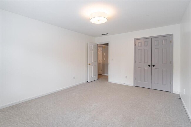 Building Photo - 5491 Oxford Chase Way