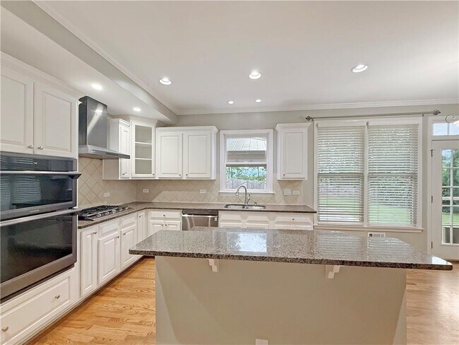 Building Photo - 5910 Westcroft Ln