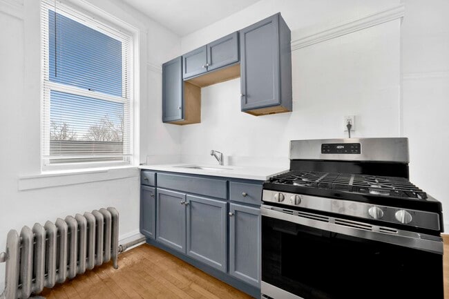 Building Photo - 4742 W Roscoe St